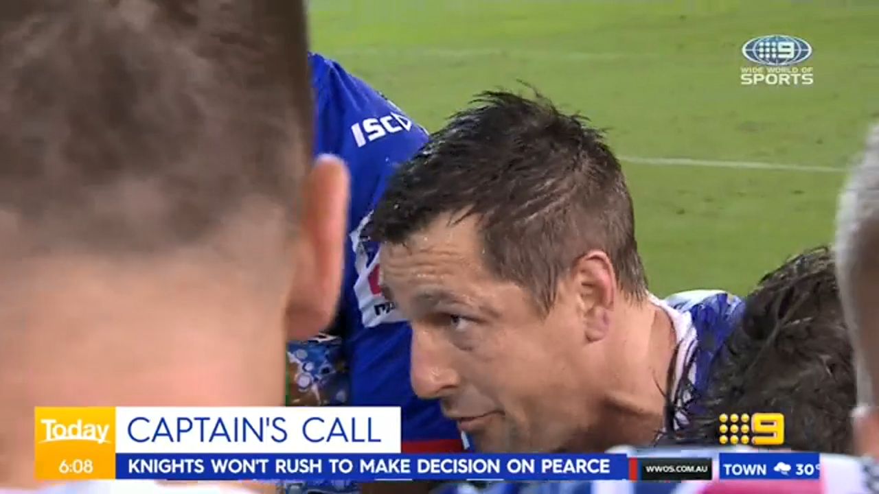 Mitchell Pearce steps down from Newcastle Knights captaincy in wake of flirty text exchange