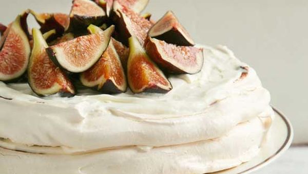 Pavlova topped with fresh figs