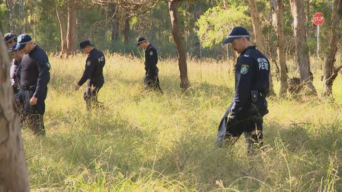 Raptor squad canvases Agnes Banks for evidence after bikie shooting