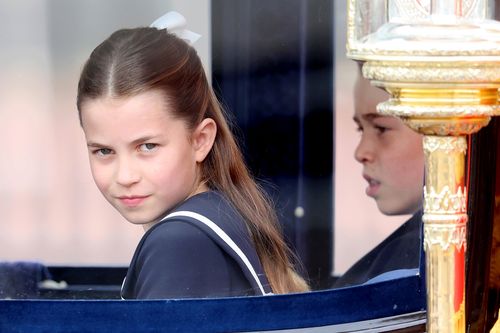 La principessa Charlotte del Galles e il principe George del Galles durante la Color Band a Buckingham Palace il 15 giugno 2024 a Londra, Inghilterra. 