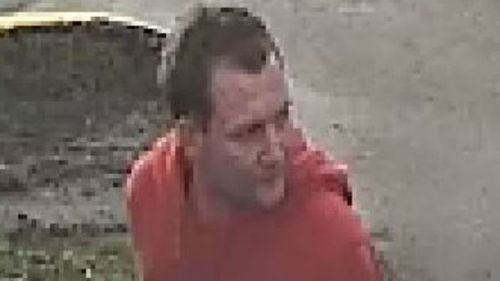 Police hunt man who stalked Melbourne woman for 1.5km
