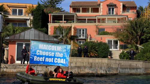 Climate change protesters float to PM Turnbull's mansion as former leader John Hewson joins rally
