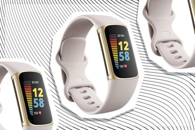 9PR: Fitbit Charge 5, White/Soft Gold