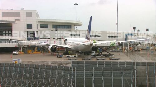 United Airlines flight UA839 made an emergency landing at Sydney Airport after the pilot is believed to have made a mayday call, saying the plane was low on fuel.