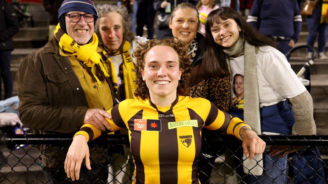 'Feels most comfortable': Hawthorn AFLW skipper comes out as non-binary