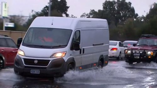 Perth wild weather thunderstorm warning