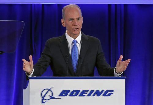 Boeing CEO Dennis Muilenburg said pilots involved in recent deadly crashes didn't 'completely' follow procedure. 