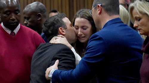 Pistorius embraces his sister in court today. (AAP)