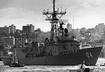 Which ship joined HMAS Darwin in Australia's first deployment to the Persian Gulf in the Gulf War?