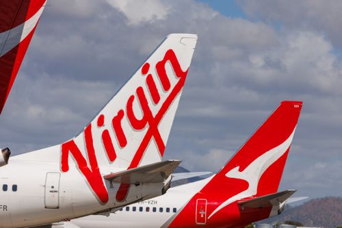 Townsville, Queensland - 28 de julho de 2021: Virgin Australia e Qantas tails em exibição no aeroporto de Townsville, no extremo norte de Queensland