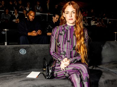 Por que Riley Keough cortou relações com a avó, Priscilla Presley?