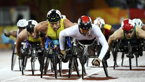 Fearnley chases Canadian Alexandre Dupont in the men's T54 1500m. (AAP)