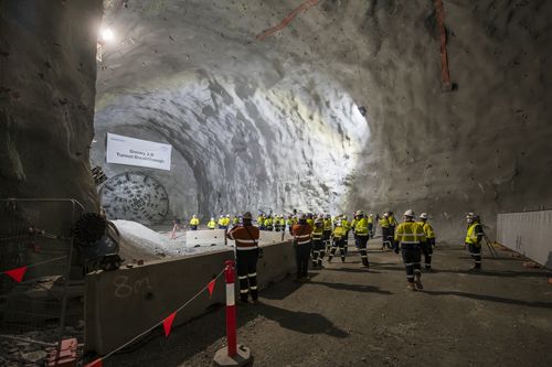 Il progetto Snowy Hydro 2.0 raggiunge un traguardo importante: lo sfondamento della fresatrice per tunnel in una caverna profondamente sotterranea.