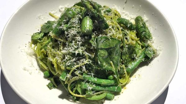 Parsley and walnut pesto spaghettini