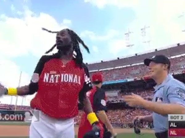 Snoop Dogg goes hard in celebrity softball game