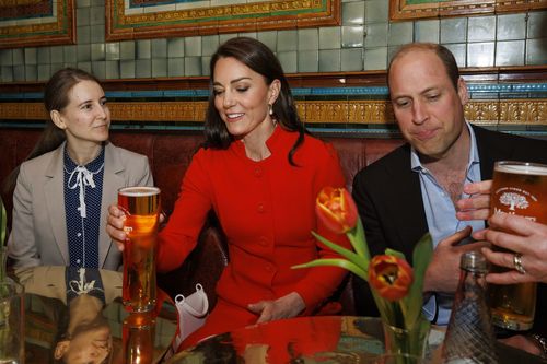 شاهزاده ویلیام بریتانیا و کیت، پرنسس ولز از میخانه Dog & Duck در لندن، پنجشنبه، 4 می 2023 بازدید کردند.