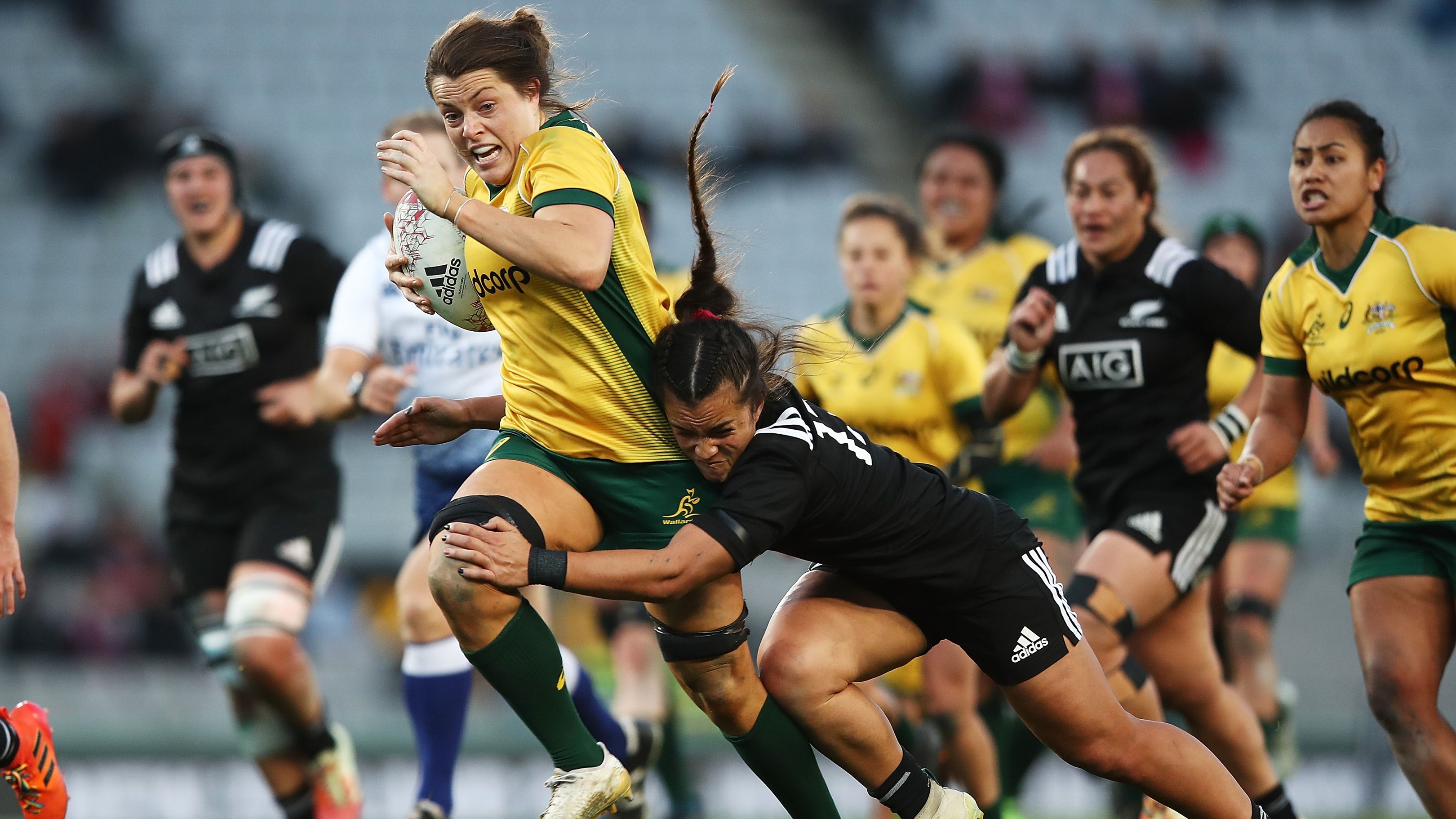 Grace Hamilton takes on the New Zealand defence at Eden Park.