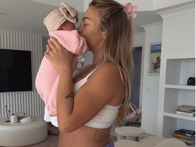 Pregnant mum stuns the internet with size of baby bump - 9Honey