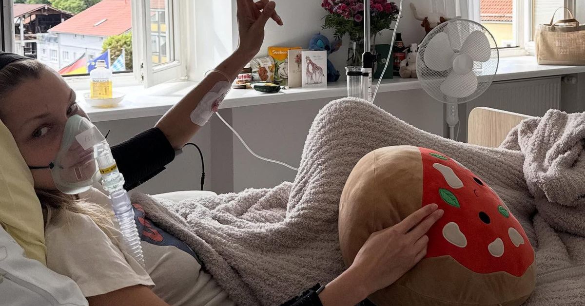 'I'm sorry': Model shares vulnerable photos amid health battle