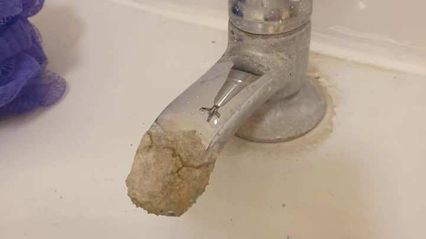 How to get limescale off taps Woman uses a coin to scrape it off in genius hack