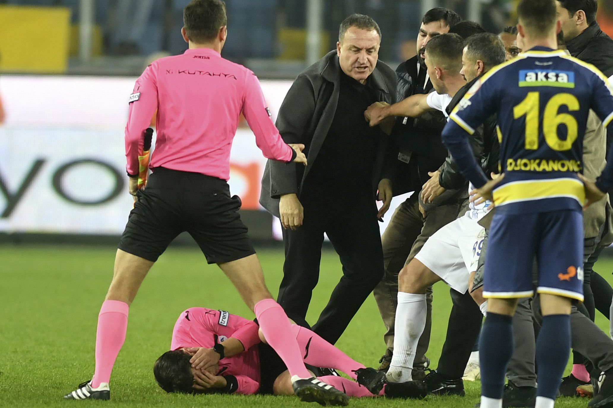 Club president arrested after punching referee in Turkish Super Lig assault