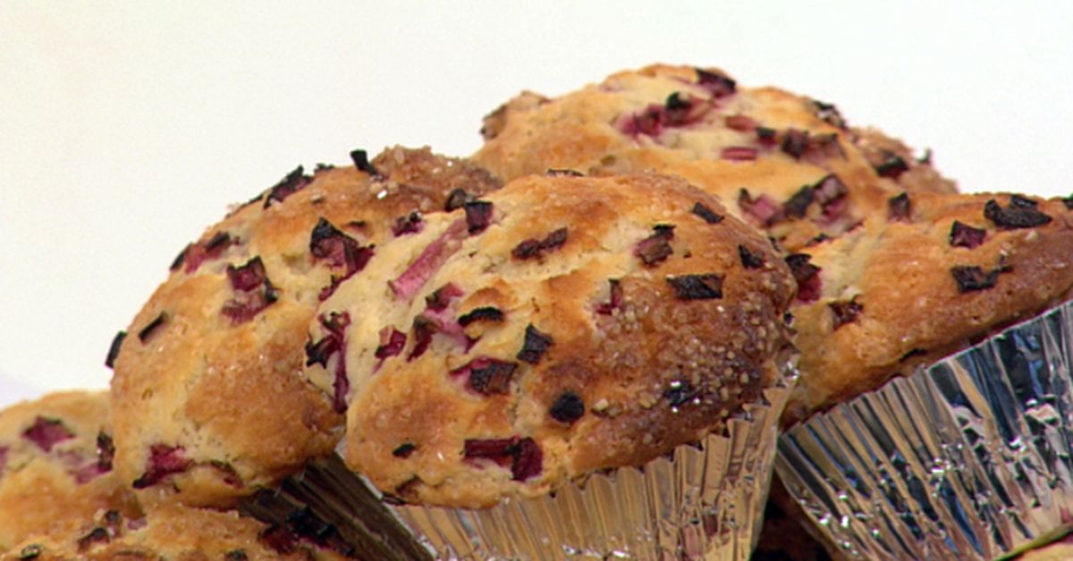 Rhubarb & custard muffins - 9Kitchen