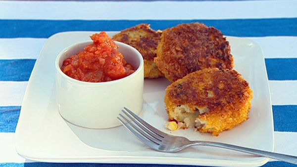 Hot potato cakes with fresh tomato sauce