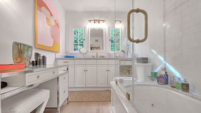 La vecchia casa di Charlize Theron a Los Angeles è di nuovo in vendita