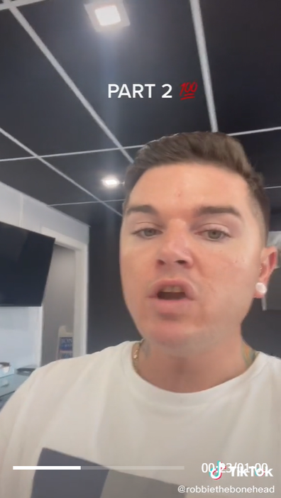 Barber's follow-up video about woman calling 911. TikTok.