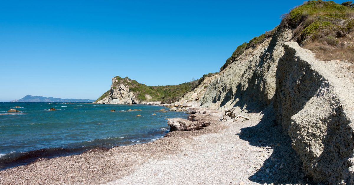 Un turista americano viene trovato morto su una piccola isola greca e altri tre risultano dispersi