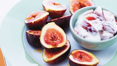 <strong>Figs with sheep milk yogurt and honey</strong>
