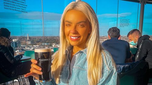 Expat Caroline Mc Kenna was in the final hour of a "wonderful" trip home to Ireland when her travel plans unravelled.