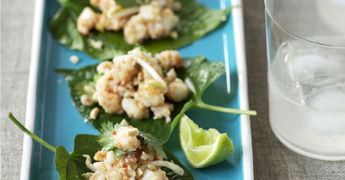 Betel leaves topped with prawns and galangal - 9Kitchen