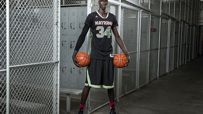 <strong>Thon Maker, giocatore NBA</strong>“/></div>
<div class=
