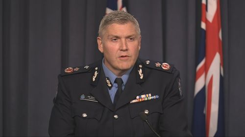 Il commissario di polizia di WA Col Blanch ha difeso la sua risposta al presunto attacco terroristico contro gli indigeni australiani, ma ha ammesso che avrebbe potuto essere più chiaro con il pubblico. 