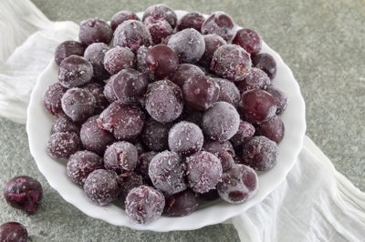 <strong>Frozen grapes</strong>