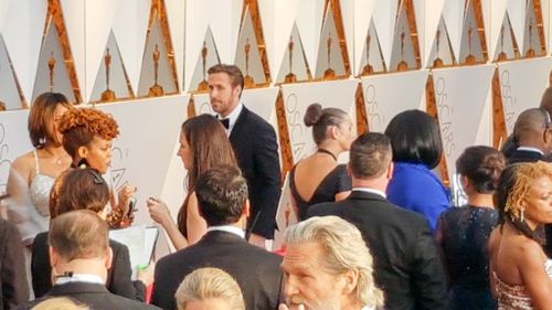 La La Land star Ryan Gosling dodges the media. (9NEWS/Ehsan Knopf)