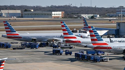 Avioane sunt văzute pe Aeroportul Internațional Charlotte Douglas pe 28 decembrie 2022, în Charlotte, Statele Unite. 