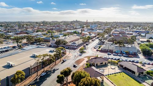 Kalgoorlie-Boulder residents have been among a strong smell since 2023, prompting council to enlist OPAM Consulting Director Philippe Najean﻿ to sniff out its origin.