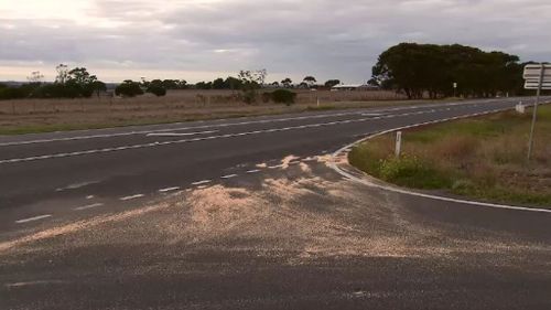 The scene of the Midland Highway in Bannockburn following a serious crash that killed an unborn baby. (9NEWS)