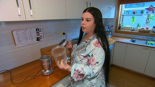 Shantelle Kriaris has told 9NEWS she’s been left with severe cuts and tendon damage after using the NutriBullet. 