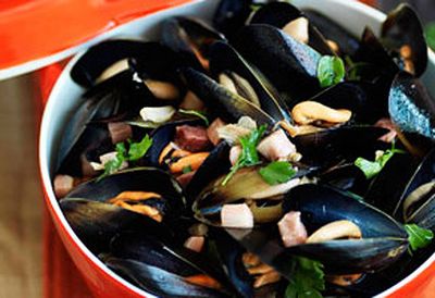 Mussels with speck and oregano