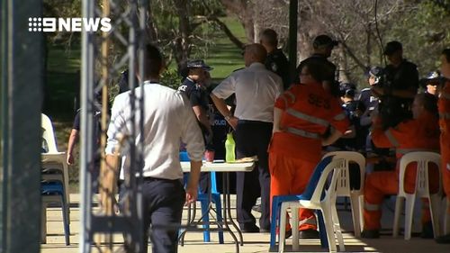 Around 40 SES scoured bushland for the teen. (9NEWS)
