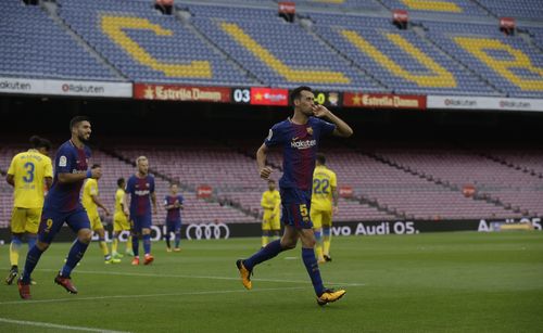 Barcelona's Sergio Busquets, center, celebrates his goal during the Spanish La Liga soccer matc. (AP)