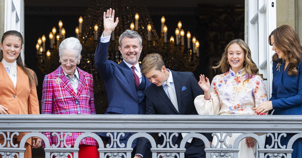 Frederik and Mary surprised by intruder on palace balcony