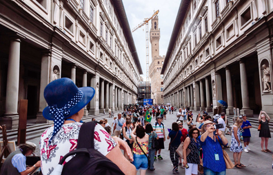 FLORENCE, ITALY - 2017/08/19: Tourists in Piazzale degli Uffizi with the Palazzo Vecchio at back. (Photo by Raquel Maria Carbonell Pagola/Getty Images)