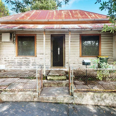 Fixer-upper in Sydney’s Balmain sells for $1.9 million at auction, more than $300,000 over reserve