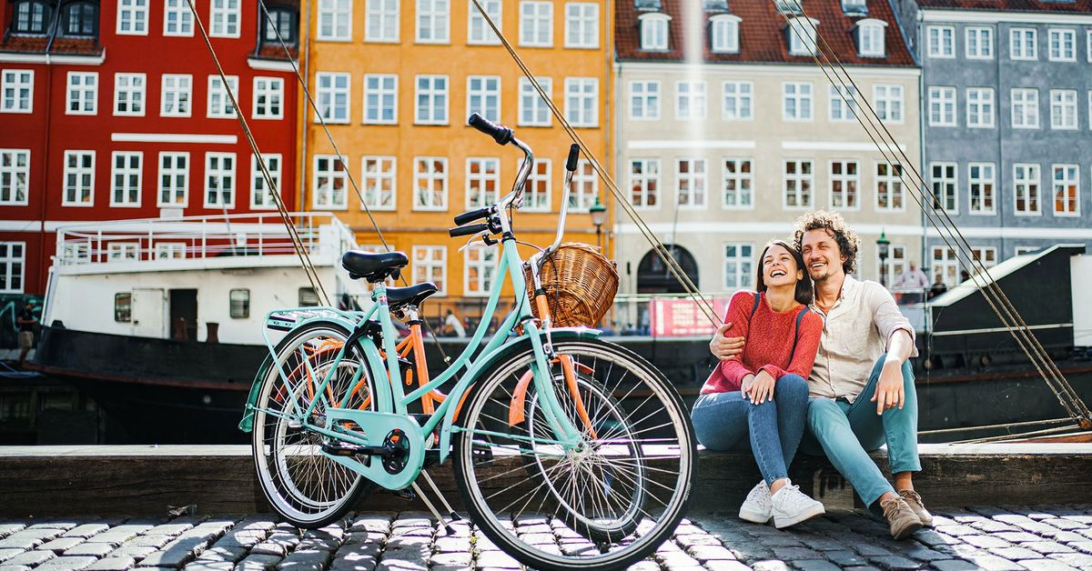 The city offering tourists free coffees and tours if they pick up rubbish