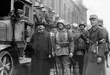 Where did Adolf Hitler's unsuccessful Beer Hall Putsch take place?