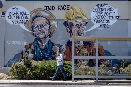 A mural accusing Bill Shorten of being "two faced" has appeared in the hotly contested Melbourne electorate of Batman. (AAP)